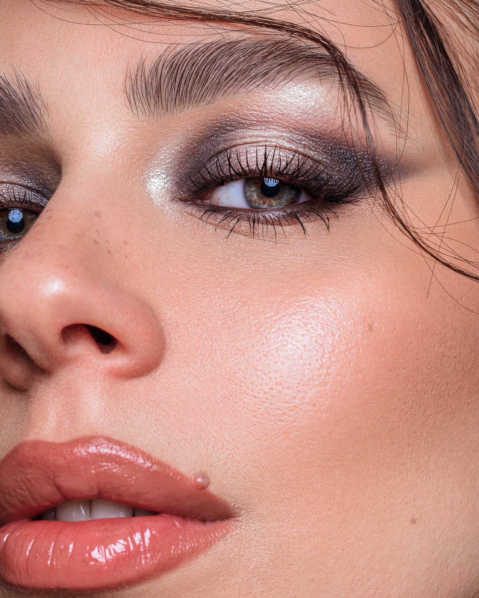 Come truccare gli occhi: Tutorial e 2 idee per le Feste!, image size:1920x2400