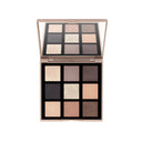 La Nuda Essential - Palette Occhi è composta da nove vaschette quadrate di ombretti nude altamente pigmentati nelle tonalità del beige, del marrone, del nero e dell'oro scintillante, perfetti per un trucco occhi impeccabile. Visualizzati su uno sfondo bianco.