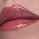 Close-up of glossy, well-moisturized lips with a natural pink hue and smooth texture, highlighted by the shine from Peptize My Lips - Burro Labbra con Peptidi Volumizzante Idratante.