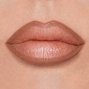 Primo piano delle labbra di una persona dalla pelle liscia, con un rossetto opaco color nude. Le labbra sono leggermente socchiuse e la foto è incentrata sulla zona della bocca, con toni neutri. Il look è perfezionato grazie a Plumpfill My Lips - Matita Labbra Effetto Volume, che dona un elegante effetto filler per labbra dall’aspetto più pieno, impeccabili e a lunga tenuta per 24 ore.