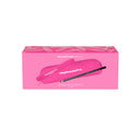 Una confezione rosa con la scritta “Kit Mascara - MyHappyToy by Diego dalla Palma Milano”, che raffigura sul davanti una maschera per gli occhi rosa e una matita per gli occhi nera, è il regalo perfetto per le appassionate di trucco.
