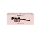 Una confezione rosa con l'etichetta “Kit All In One” contiene un pennello da trucco e due piccoli flaconi di cosmetici, perfetti per il contouring. Il nome del marchio, Diego dalla Palma Milano, è visibile sulla parte anteriore della confezione.