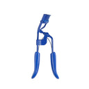 Il Piegaciglia blu è un piegaciglia blu con manici ergonomici e pinza curva, su sfondo bianco.