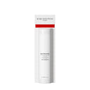 Un flacone bianco da 50 ml della crema idratante “Concentrato Essenziale Universale” di Diego dalla Palma, dal design minimalista, in posizione verticale su uno sfondo bianco. Formulata come “booster di longevità”, contribuisce a rendere la pelle radiosa, donandole un aspetto splendidamente giovane.